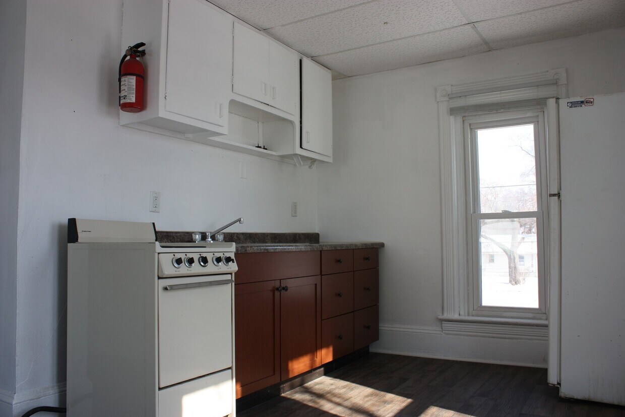 Primary Photo - 303 Logan Ave