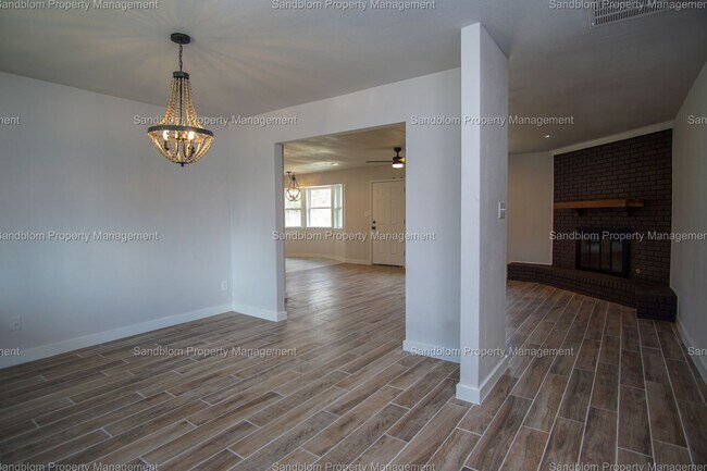 Foto del edificio - FOR LEASE | Broken Arrow | $1600 Rent | 3 ...