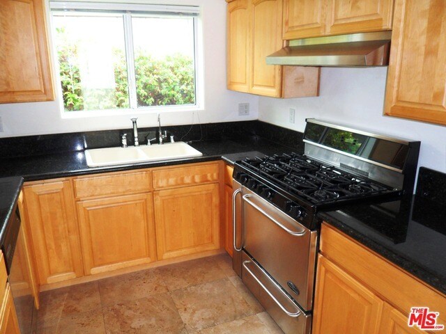 Building Photo - 2224 Penmar Ave