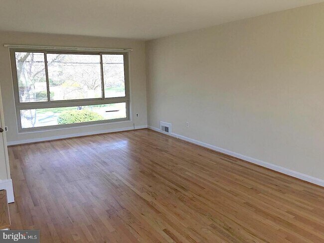 Foto del edificio - 6300 Maiden Ln