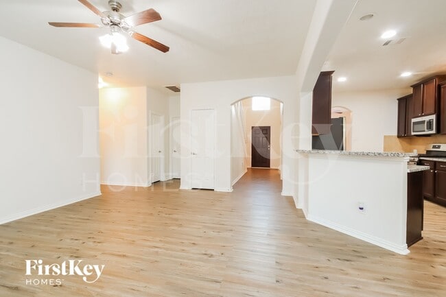 Foto del edificio - 28603 Hidden Lake W