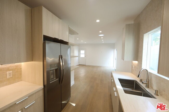 Foto del edificio - 1450 1/2-1450-1/4 S Holt Ave