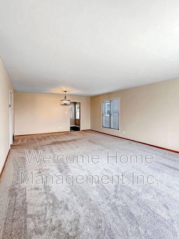 Foto del edificio - 1228 Sandelin Ave
