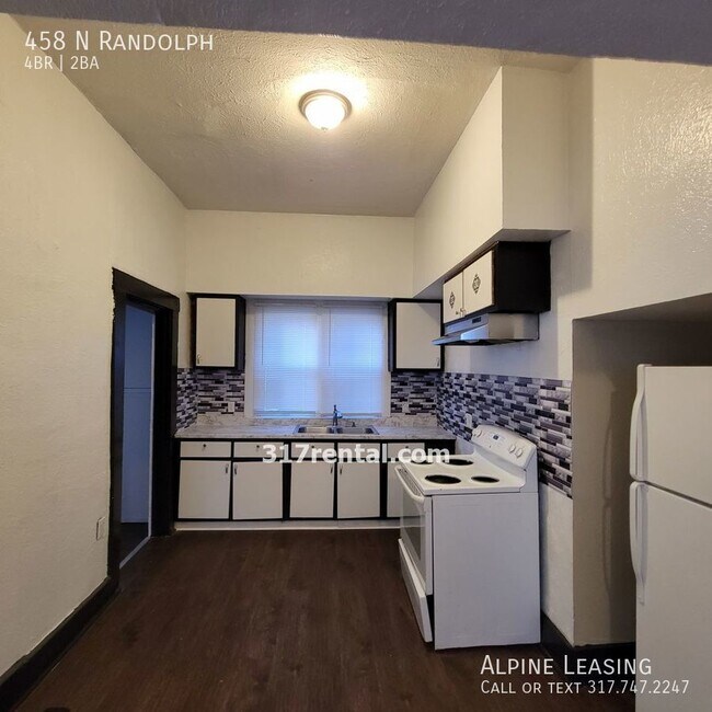 Building Photo - Spacious 4 bedroom