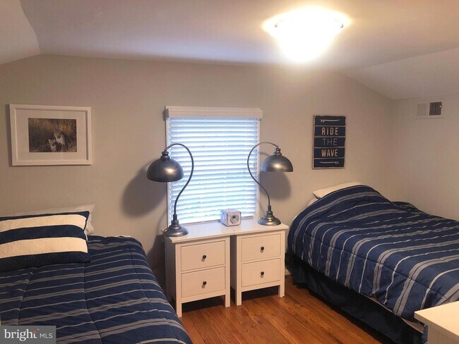 Foto del edificio - 10400 Meredith Ave