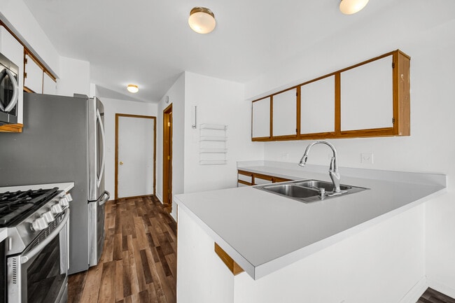 Building Photo - 55 King Dr