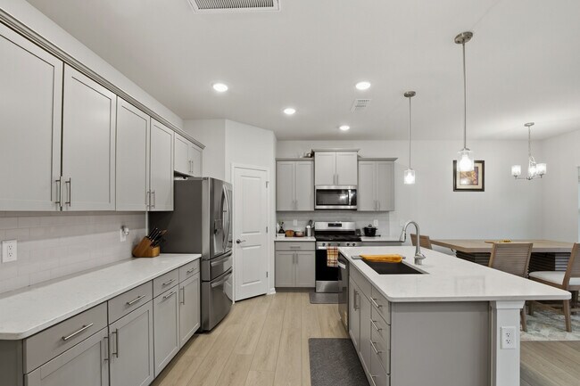Building Photo - 732 Denburn Pl