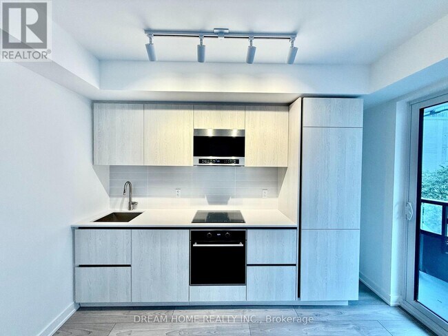 Photo du bâtiment - 120 Broadway Ave