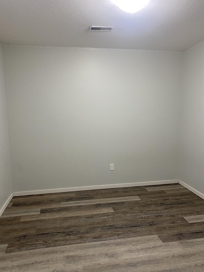 Building Photo - 2990 10th Ave