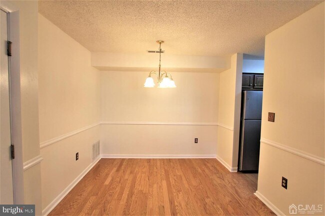 Building Photo - 1219 Ravens Crest Dr