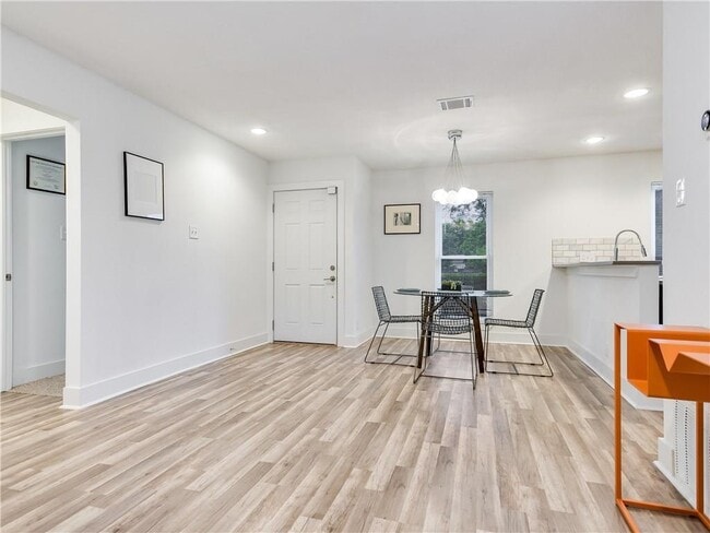 Building Photo - 1106 Neans Dr