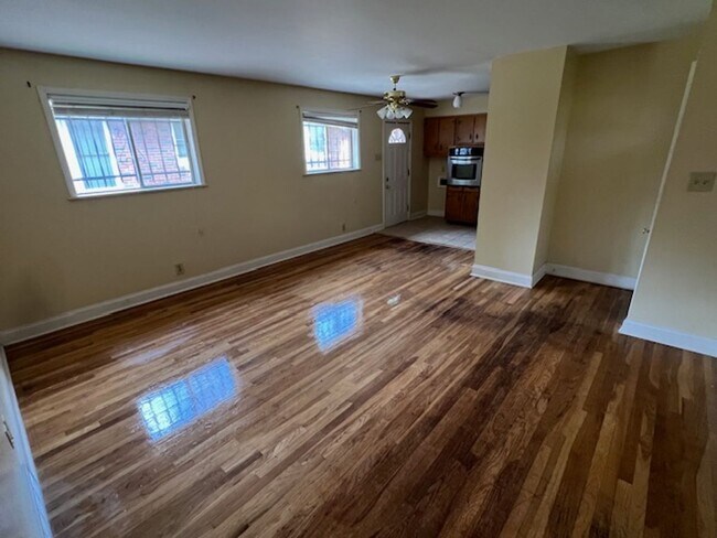 Foto del edificio - Two Bed One Bath in Volintine Evergreen