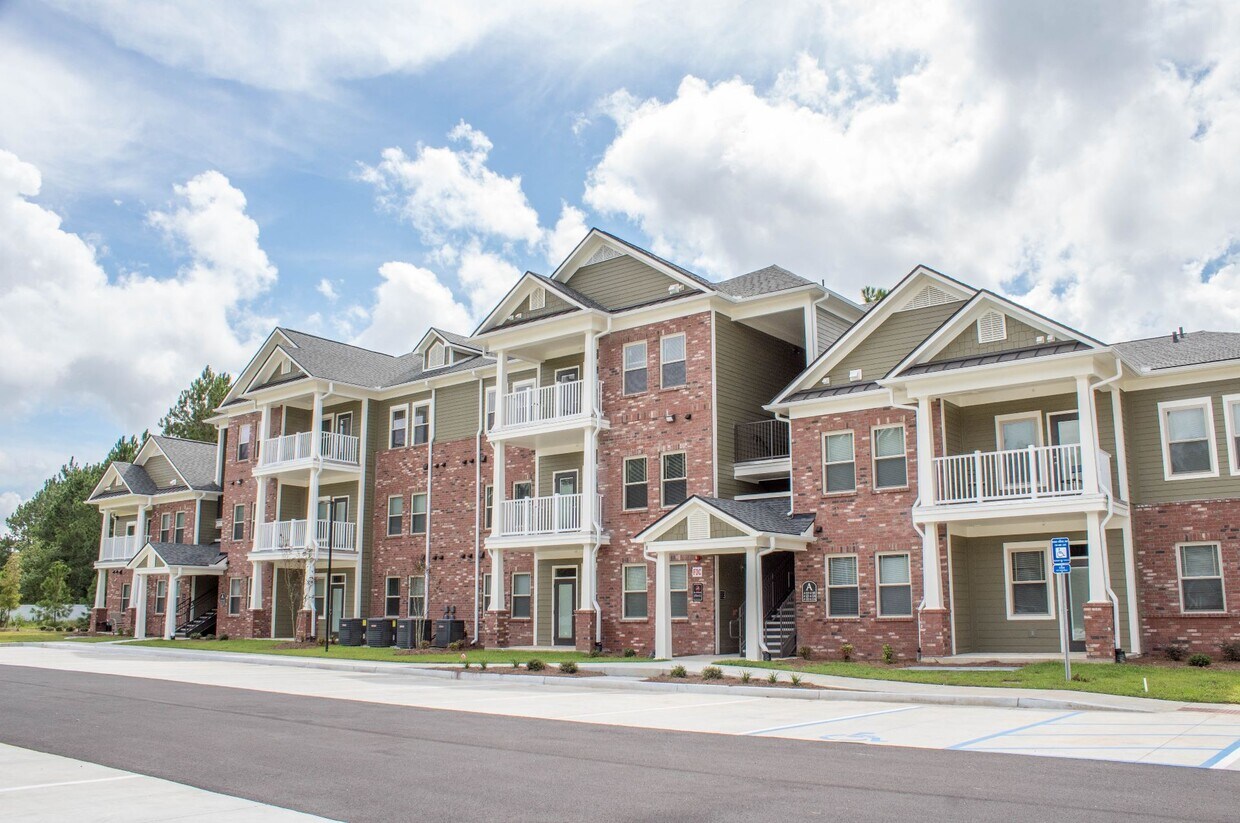 Foto principal - Meadowood Estates II Senior 55+