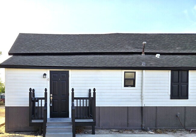 Foto del edificio - Cozy 1 Bedroom Apartment in Eagle Ave
