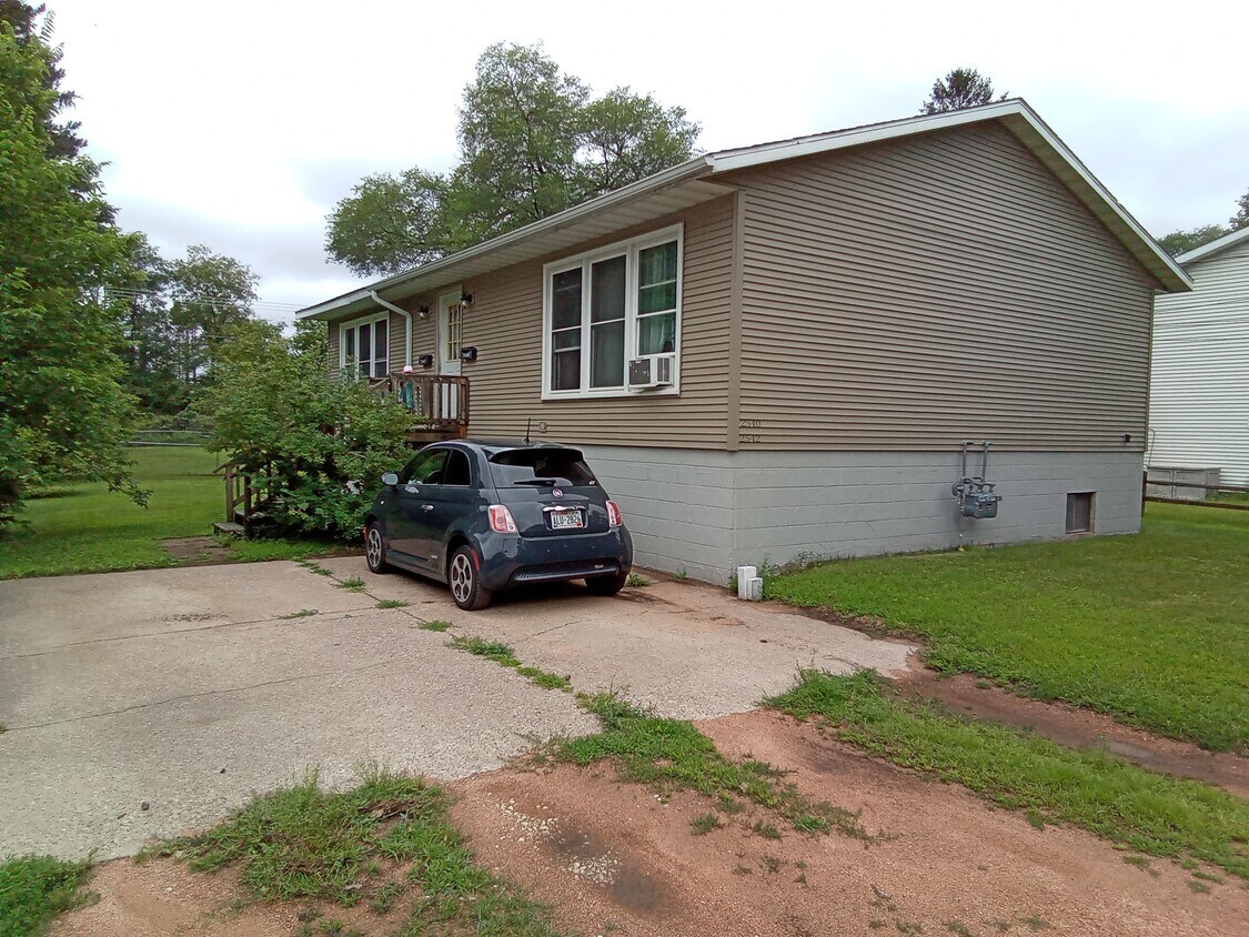 2542 Prairie St Unit 2542, Stevens Point, WI 54481 Apartments in