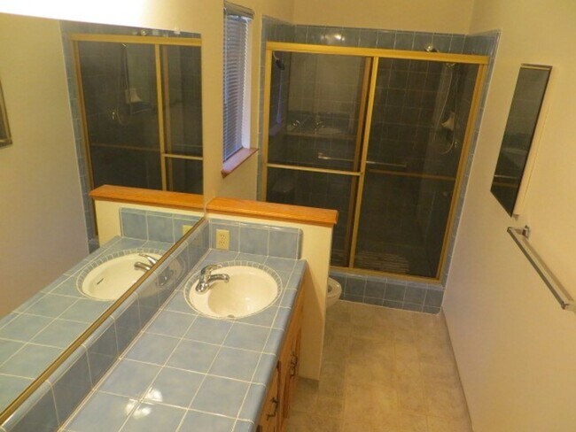 Foto del edificio - North Fresno Home, 3BR/2BA, Built 1989 - Lots of Amenities!