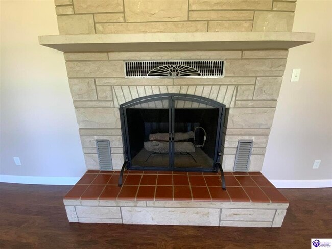 Building Photo - 408 W Crocus Dr