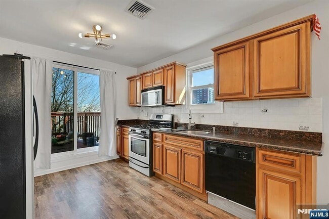 Foto del edificio - 30 Columbia Terrace