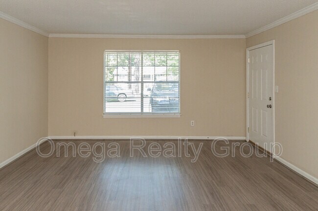 Building Photo - 3232 Westbrook Dr
