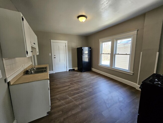 Building Photo - 1734 Silliman St