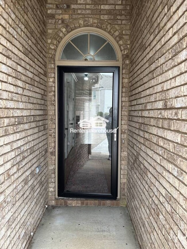 Building Photo - Charming brick 3 bedroom 2 bath garden home