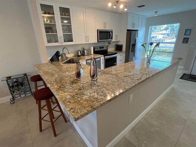 Foto del edificio - 8777 Warwick Dr