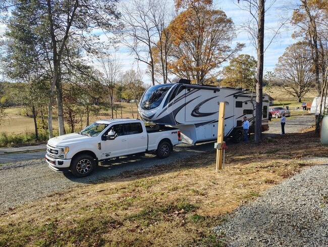 Foto del edificio - 403 Cook Rd