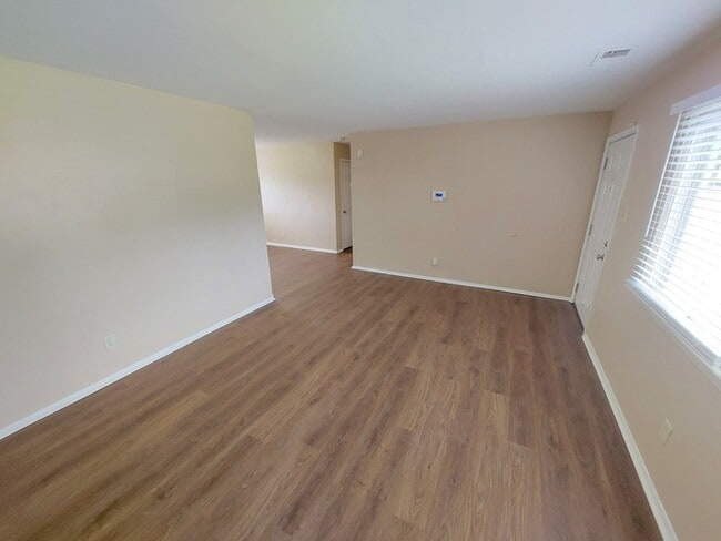 Building Photo - BEAUTIFUL 3 BD/ 1 BTH CORNER LOT WITH W/D ...