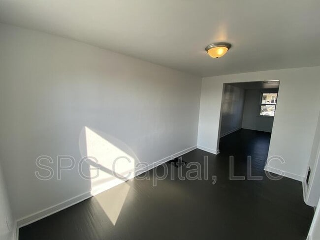 Foto del edificio - 2529 Derry St