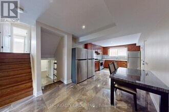 Building Photo - 2 Heathrow Ct