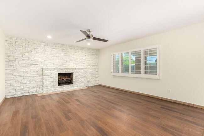 Building Photo - 307 E El Caminito Dr