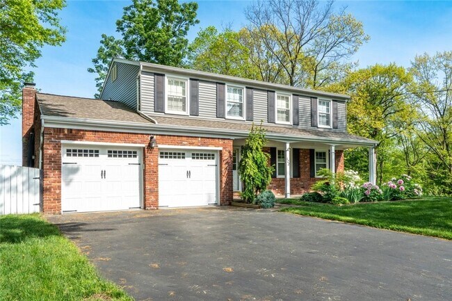 Foto del edificio - 122 Rivercrest Dr