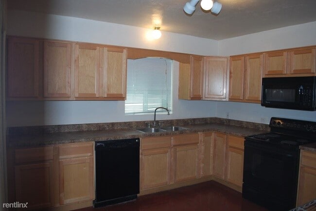 Building Photo - 4 br, 2 bath House - 2601 E Waverly St # 1