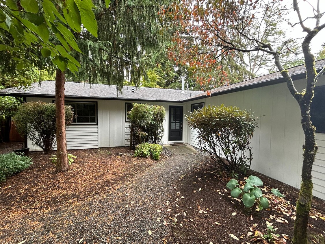 Foto principal - Rosehill/Redmond 3 Bedroom Plus Den Ramble...