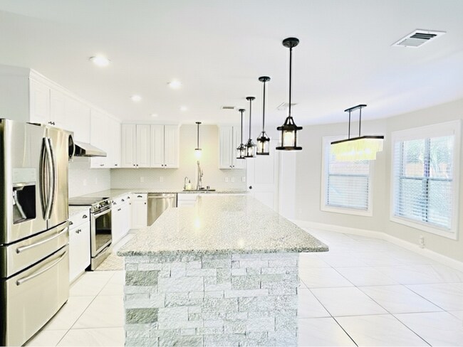 Foto del edificio - 2127 Encanto Ridge