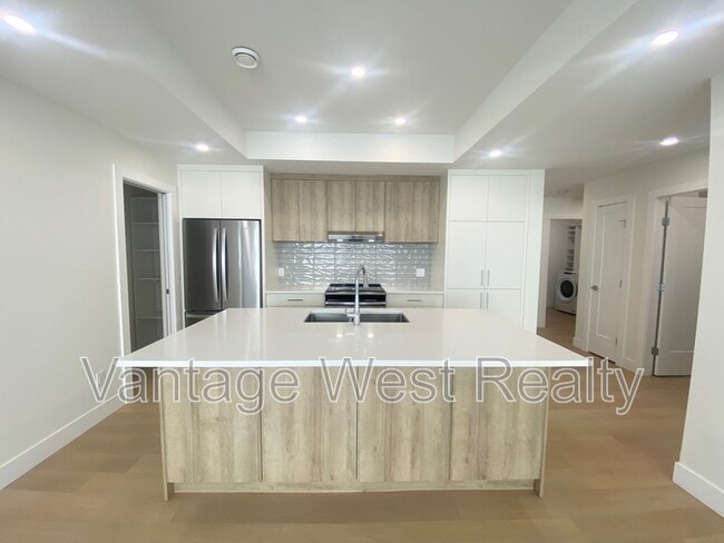 Building Photo - 767-767 Deans Dr