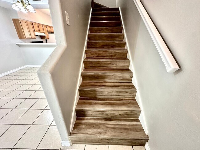 Building Photo - 2005 Cross St