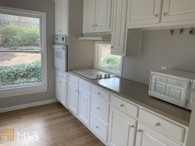 Building Photo - 815 Mason Dr