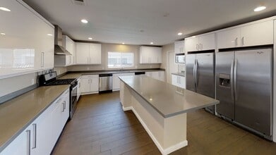 Building Photo - 5768 Mary Ln Dr