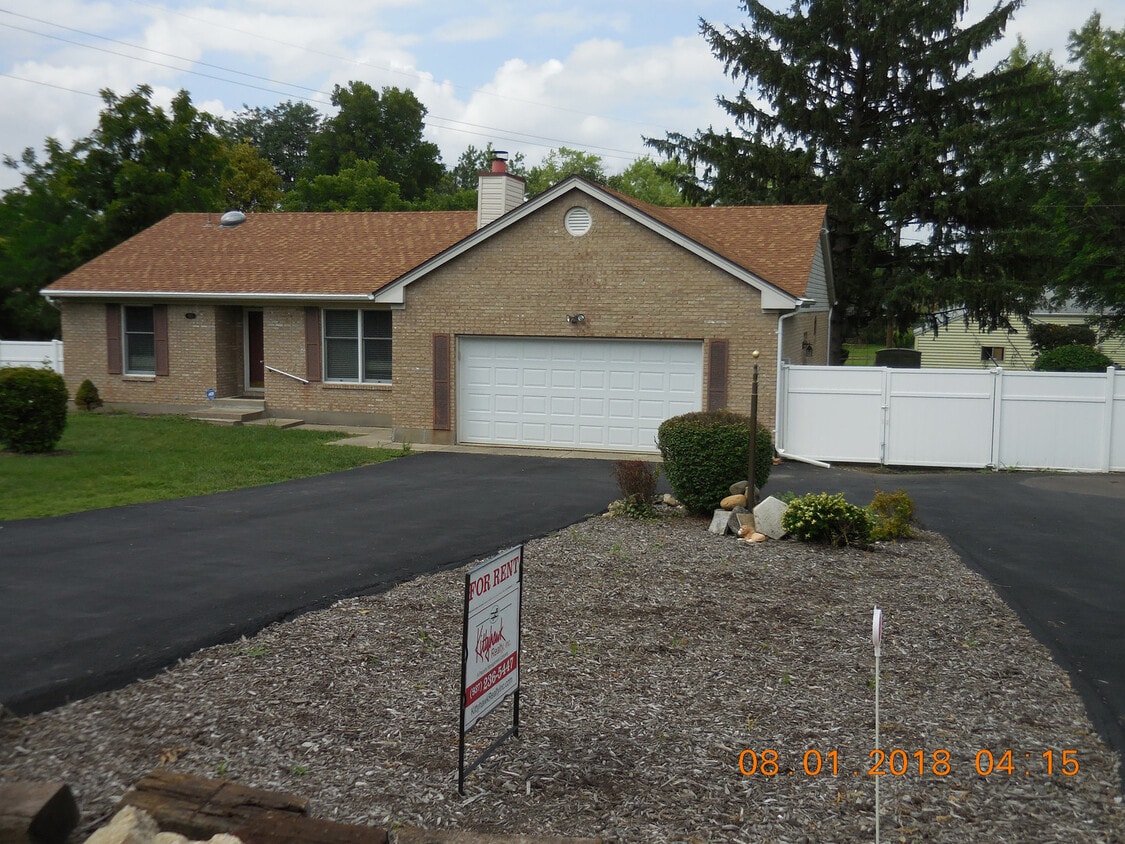 Primary Photo - Spectacular Three Bedroom/Three Bath Home ...