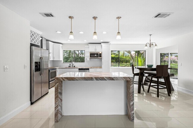 Foto del edificio - 766 SW Belmont Cir