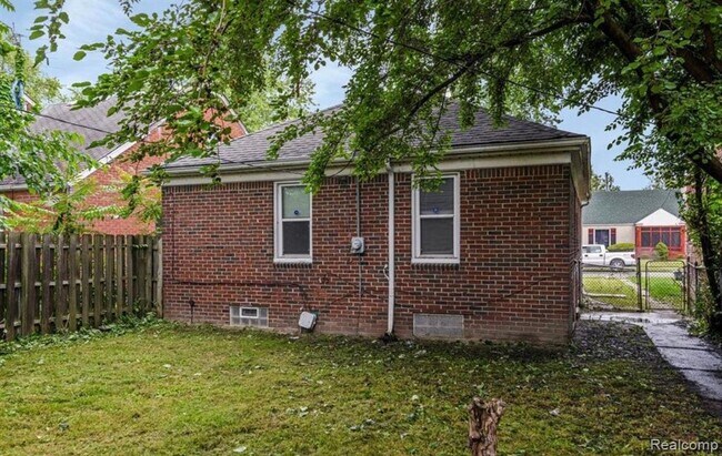 Building Photo - 15687 Carlisle St
