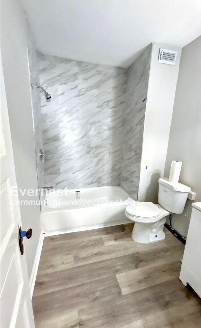 Foto del edificio - 2216 E 82nd St