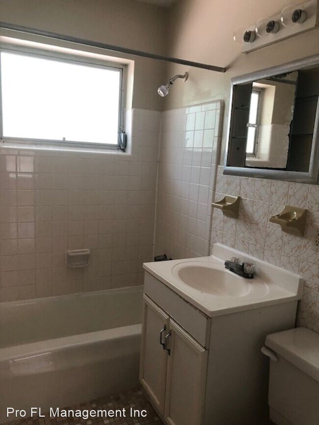 Building Photo - 3 br, 1 bath House - 2331 Hadley St
