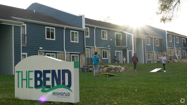 Outdoor Games - The Bend Apartments-Student Housing