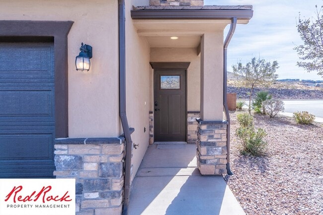 Foto del edificio - Gorgeous 4 Bedroom Desert Bluff Townhome!