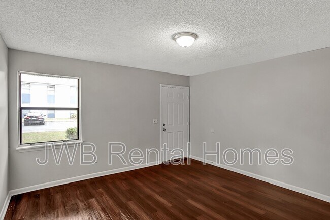 Foto del edificio - 10825 Key Haven Blvd