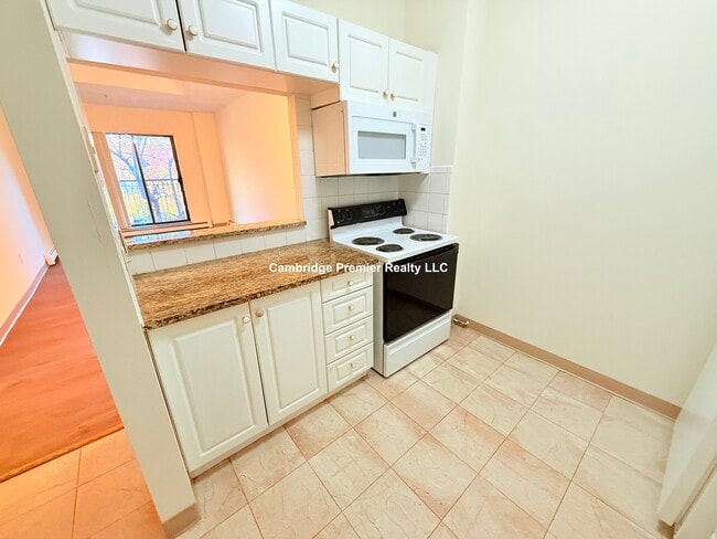 Building Photo - 375 Highland Ave