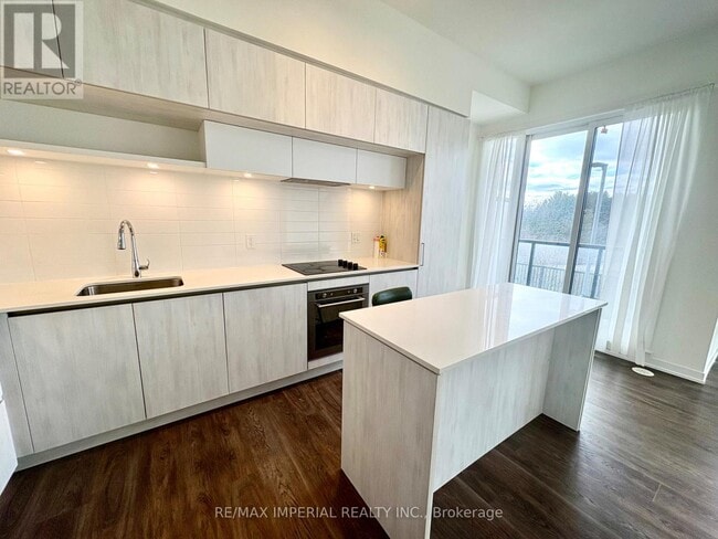 Building Photo - 10 Steckley House Ln