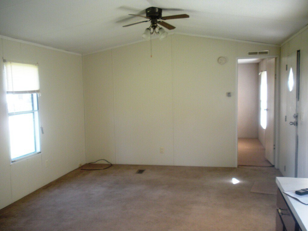 Building Photo - 456 White Oak Ln